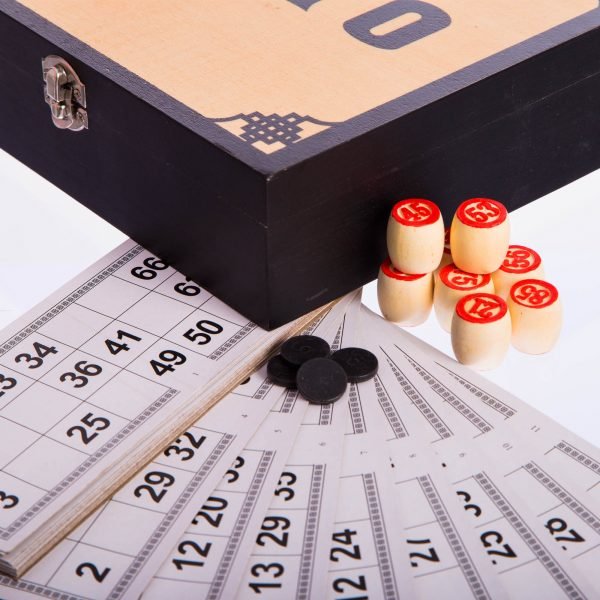 Лото настольная игра в деревянной коробке (90 дер.боч.,48 карт,40 фиш,р-р 24x22x6,5см)