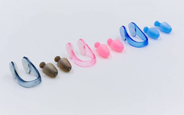 Беруши для плавания и зажим для носа в  пластиковом футляре (силикон, цвета в ассортименте)