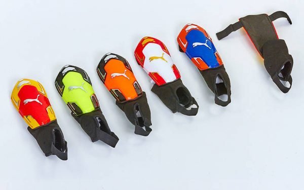 Щитки футбольные с защитой лодыжки PM (пластик, EVA, l-20см, р-р М, цвета в ассортименте)